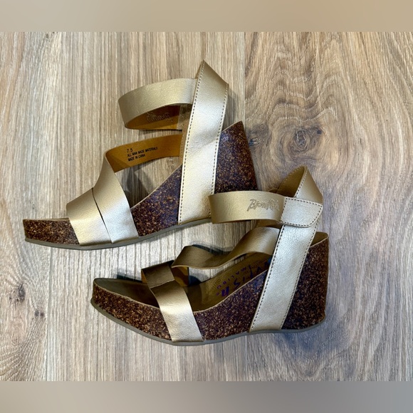 Blowfish Malibu Gold Platform Wedge Sandals Size 7.5 - Picture 3 of 7